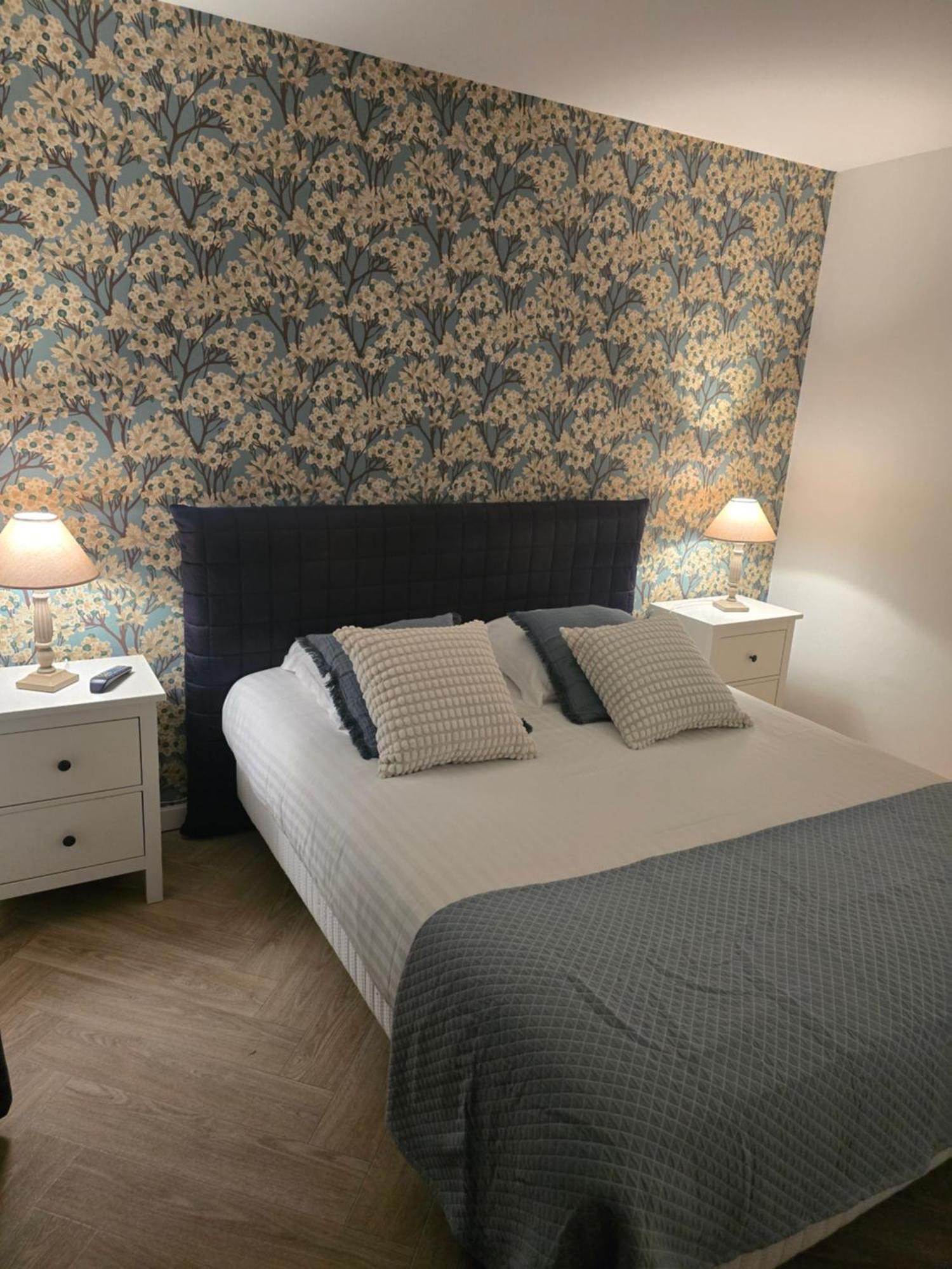 Hotel L'Ideal Le Mountbatten Arromanches-les-Bains Exterior foto