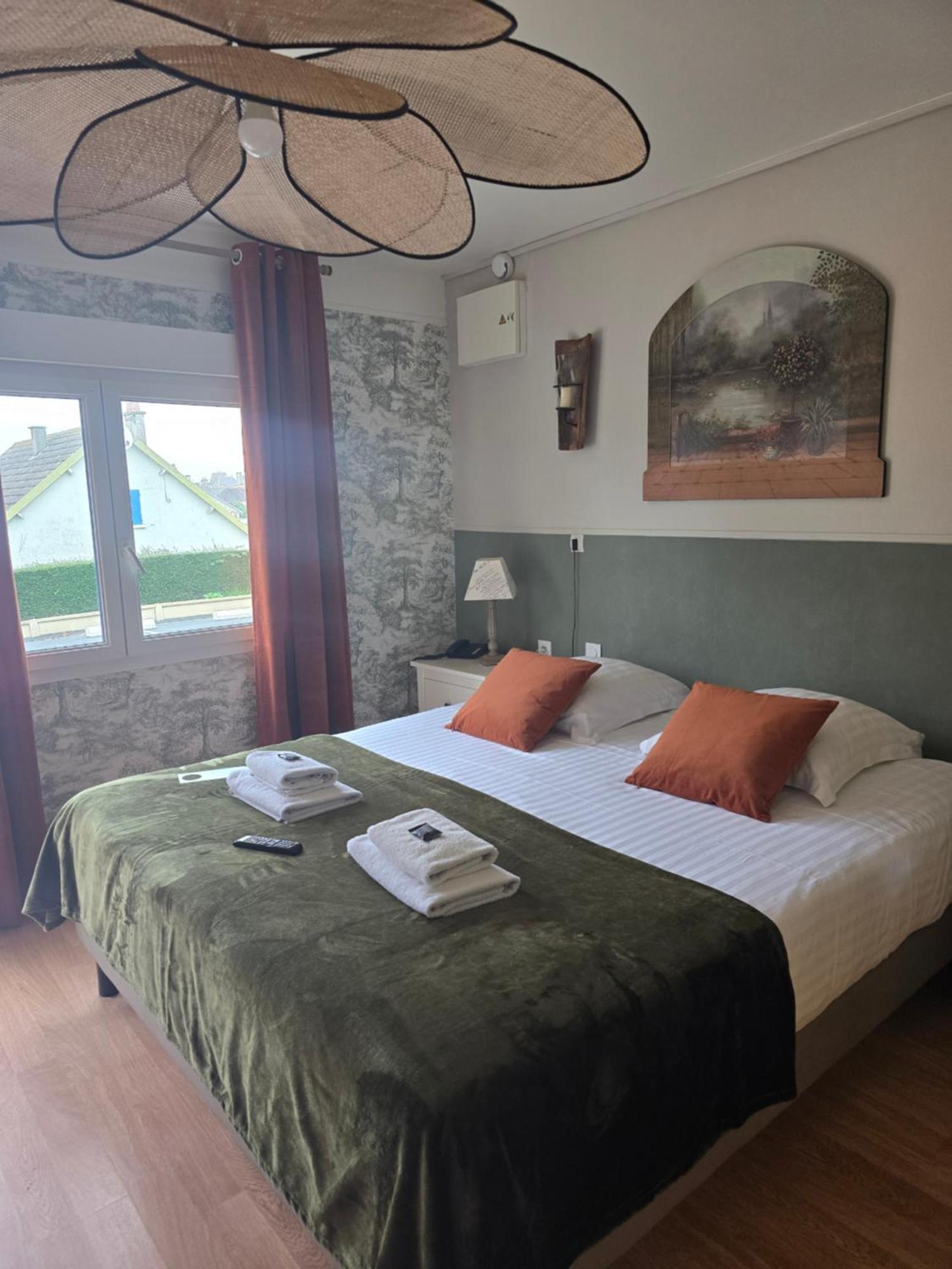 Hotel L'Ideal Le Mountbatten Arromanches-les-Bains Exterior foto